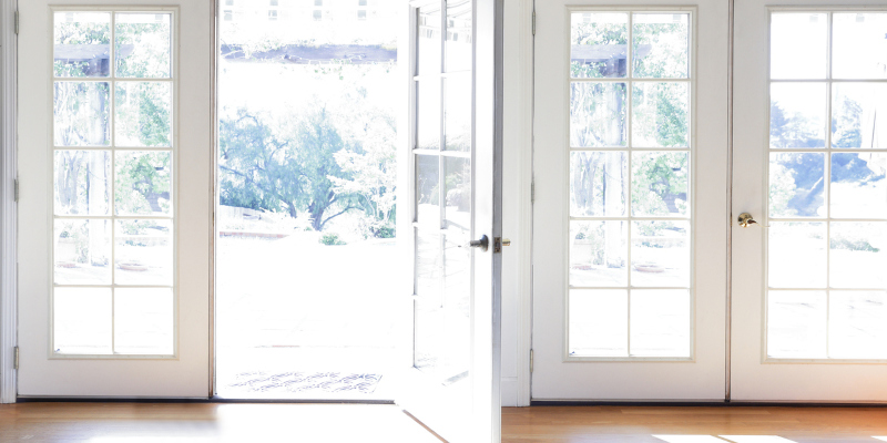 What is the Difference Between French Doors and Double Doors? 